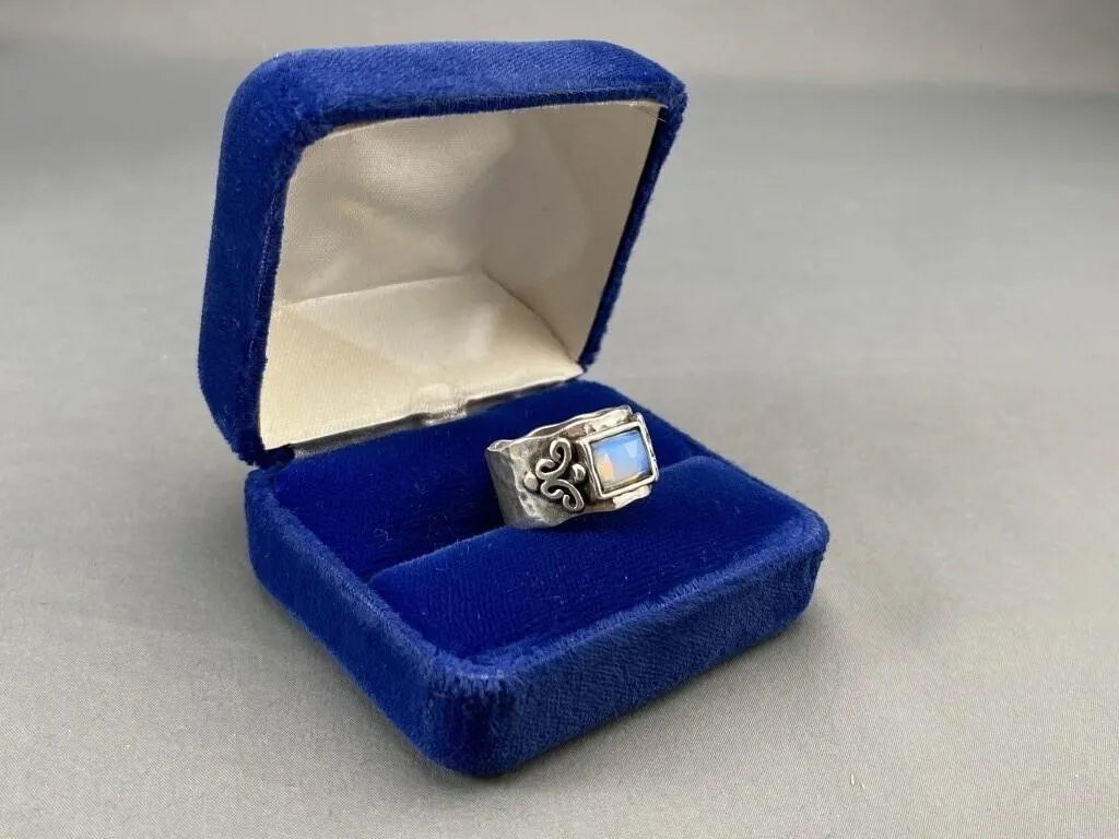 Bili Sterling Silver Opal Ring
