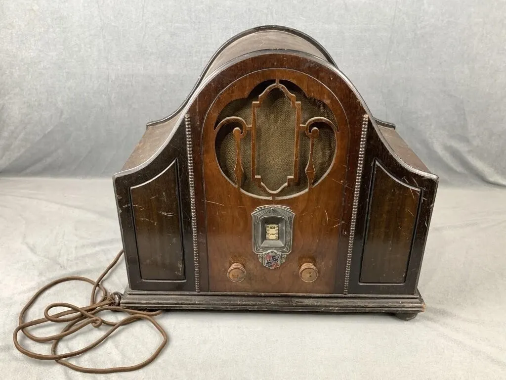 C1930 De Forest Crosley Walnut Table Top Radio