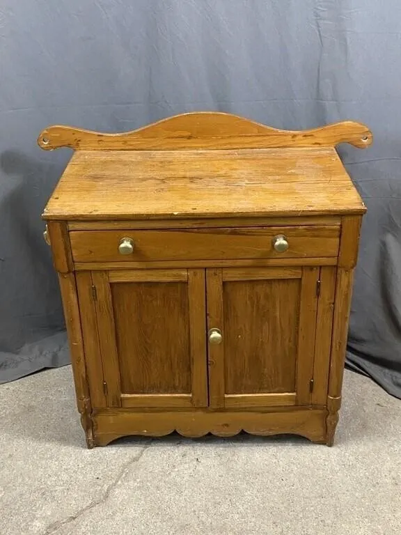 C1880 Pine Wash Stand