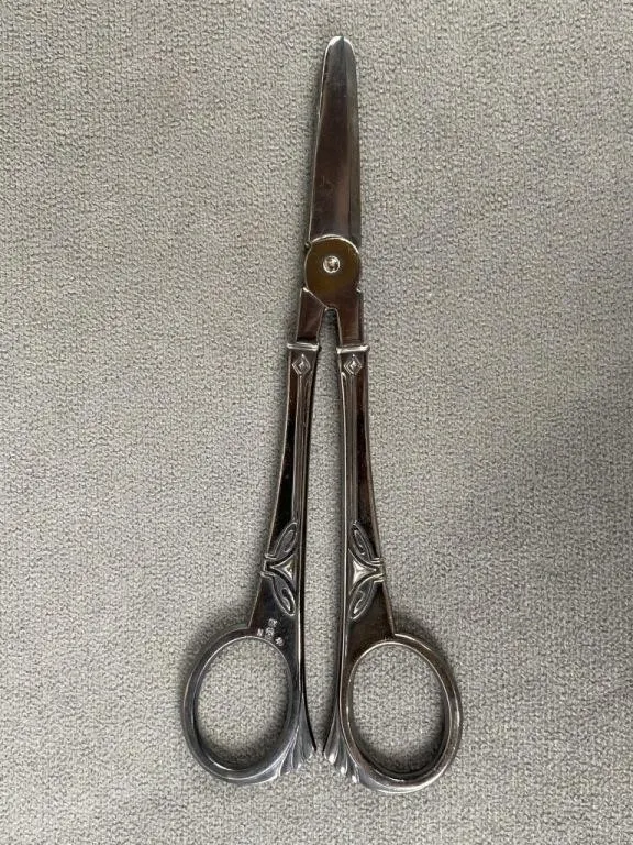C1940 Silver Grape Shears