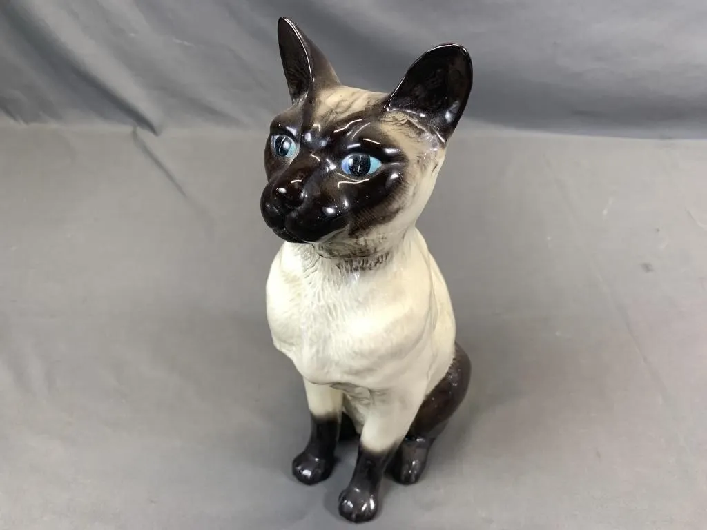 Large Beswick Siamese Cat
