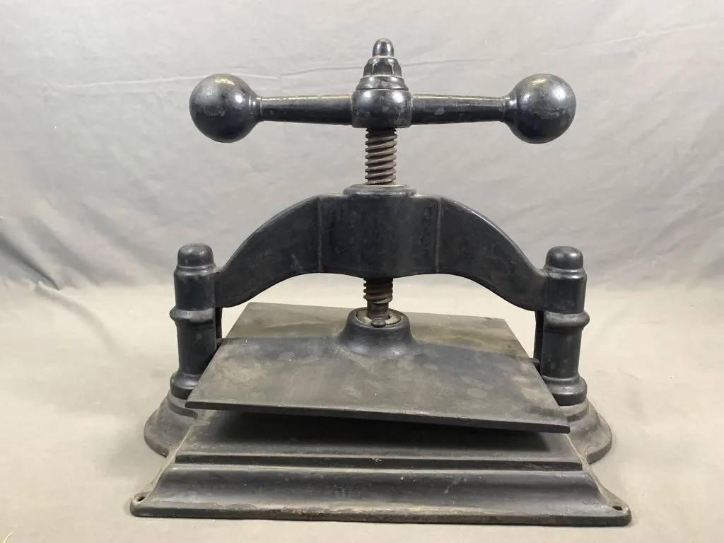 C1900 Cast Iron Book Press