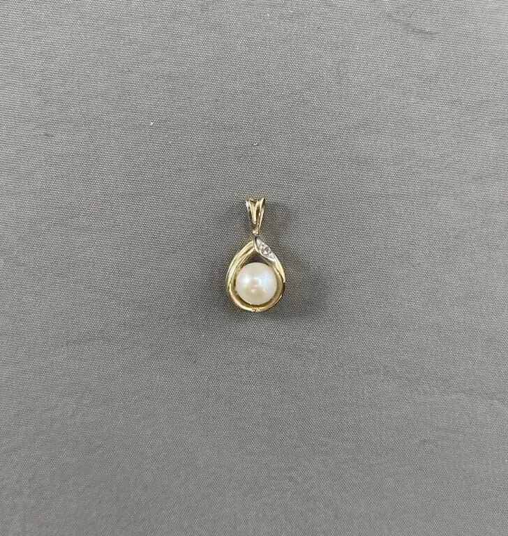 10K Gold Pearl Pendant