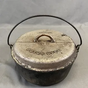 SMART'S No 8 Cast Iron Dutch Oven