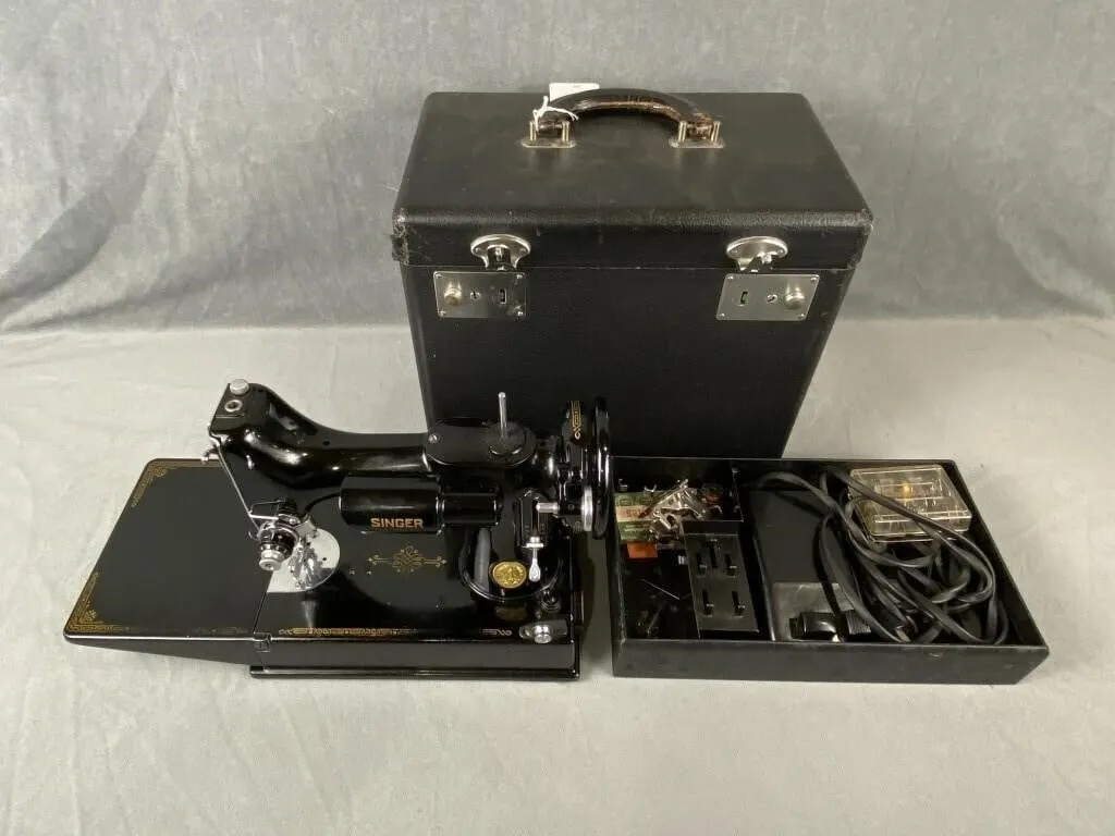 C1950 Singer Featherweight Sewing Machine