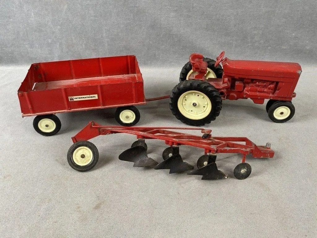 Vintage International Tractor Wagon w Implements