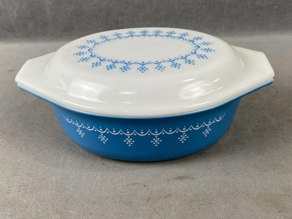 Vtg Pyrex Snowflake Blue Garland Casserole Dish