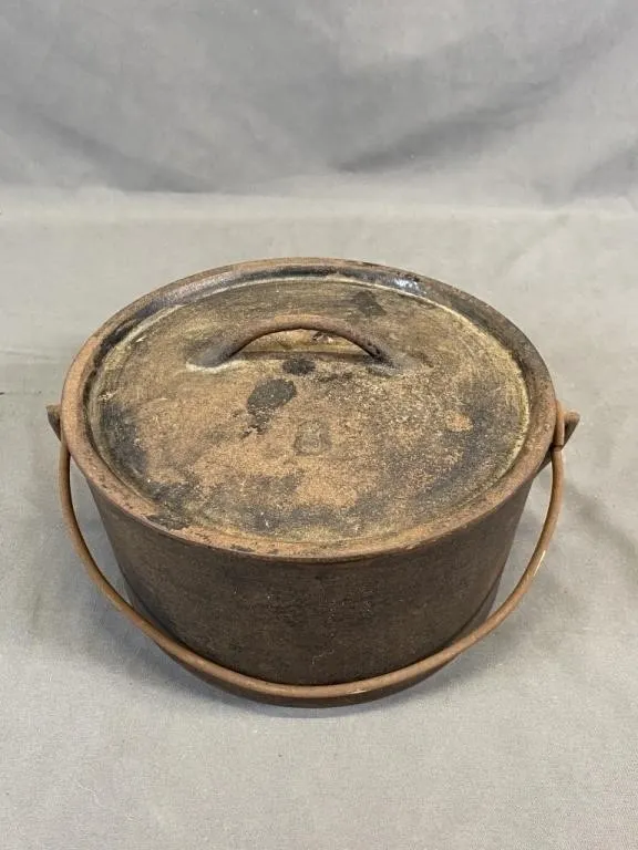 C1920 #8 Cast Iron Pot w Lid