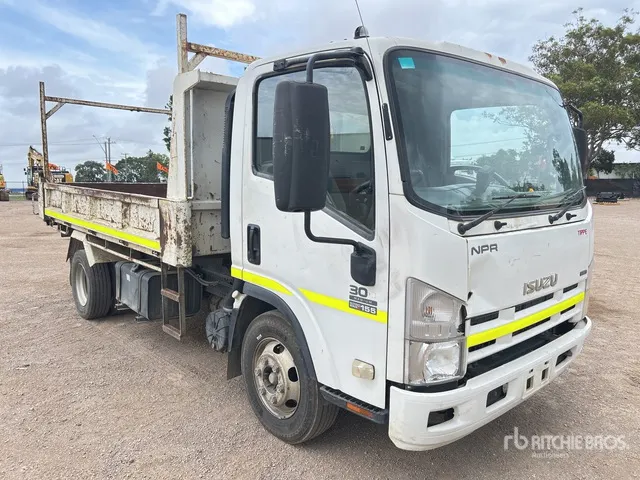 2009 Isuzu NPR300 4x2 S/A Dump Truck