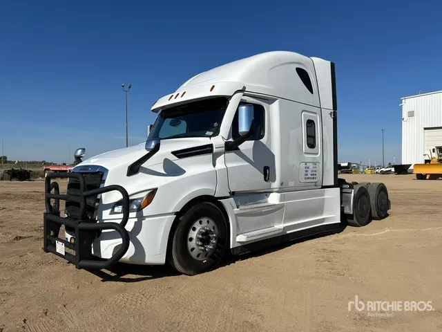 2022 Freightliner 6x4 T/A Sleeper Truck Tractor