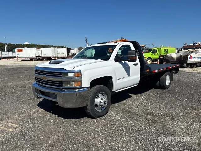 2017 Chevrolet Silverado 3500HD 4x4 Flatbed Truck