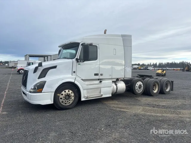 2008 Volvo VNL630 8x4 Tri/A Sleeper Truck Tractor