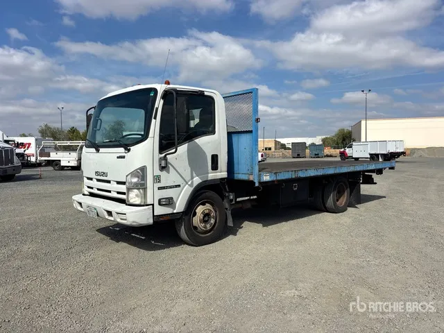 2009 Isuzu NPR 4x2 Flatbed Truck