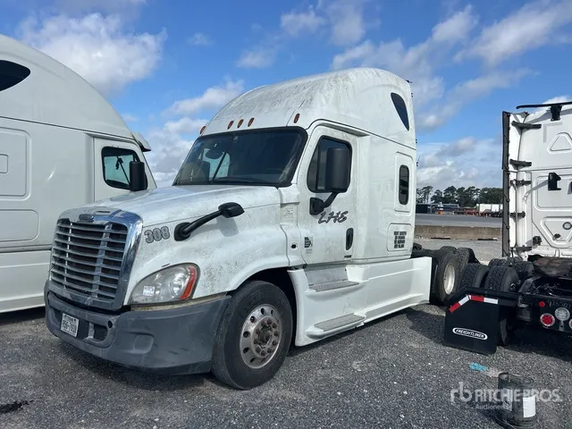 2016 Freightliner Cascadia 125 6x4 T/A Sleeper Truck Tractor (Inoperable)