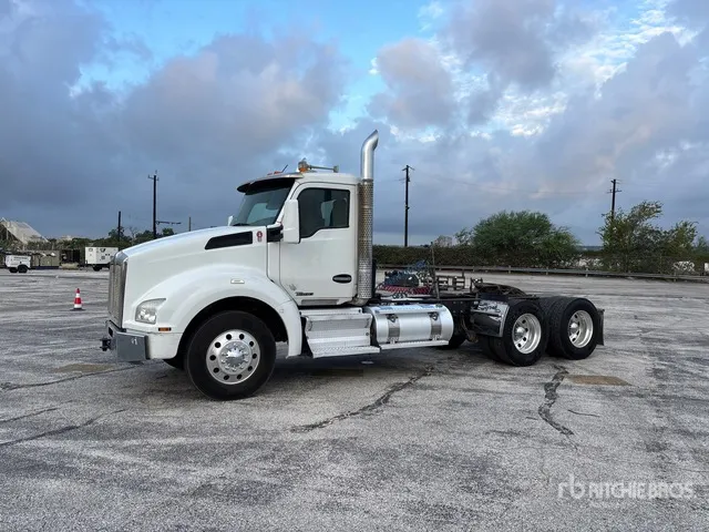 2016 Kenworth T880 6x4 T/A Day Cab Truck Tractor