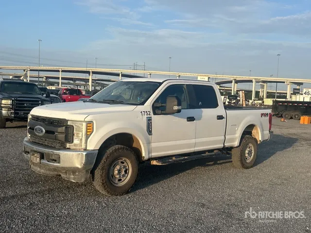 2017 Ford F-250 XL 4x4 Crew Cab Pickup