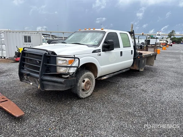 2015 Ford F-350 XL 4x4 Crew Cab Flatbed Truck (Inoperable)