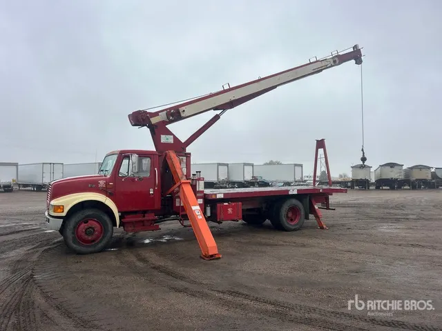 Simon-ro TC2863 28800 lb Straight Boom on 1996 International 4700 4x2 Boom Truck