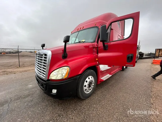 2016 Freightliner Cascadia 125 6x4 T/A Sleeper Truck Tractor