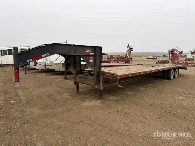 2011 Delta 40 ft T/A Gooseneck Equipment Trailer