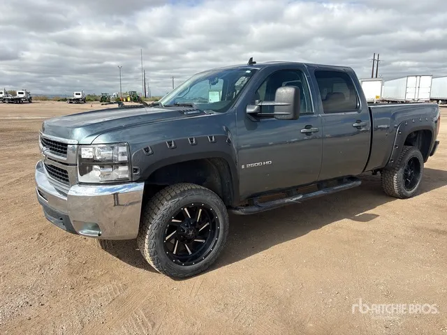 2009 Chevrolet Silverado 2500HD 4x4 Crew Cab Pickup