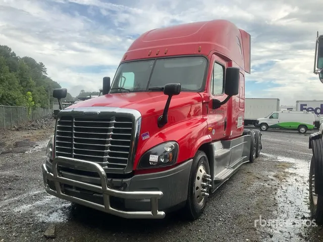 2018 Freightliner Cascadia 125 6x4 T/A Sleeper Truck Tractor