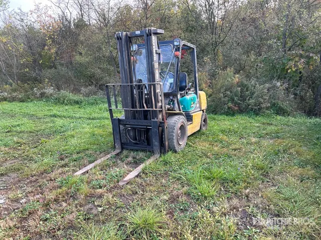 2004 Komatsu FG30 Forklift (Inoperable)