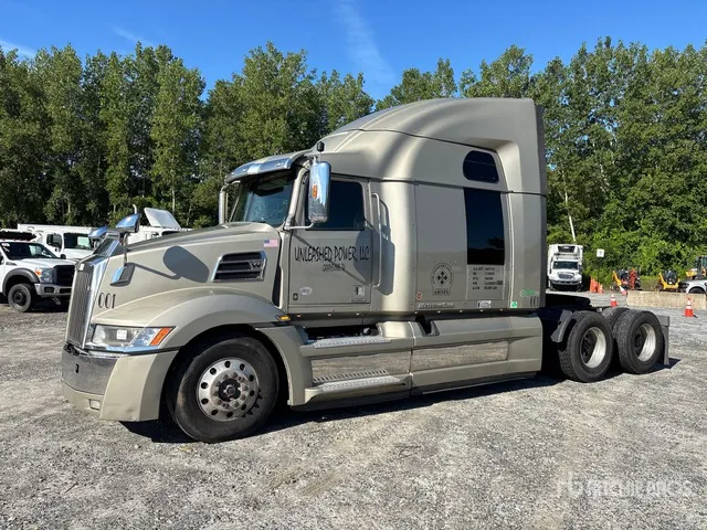 2020 Western Star 5700 6x4 T/A Sleeper Truck Tractor