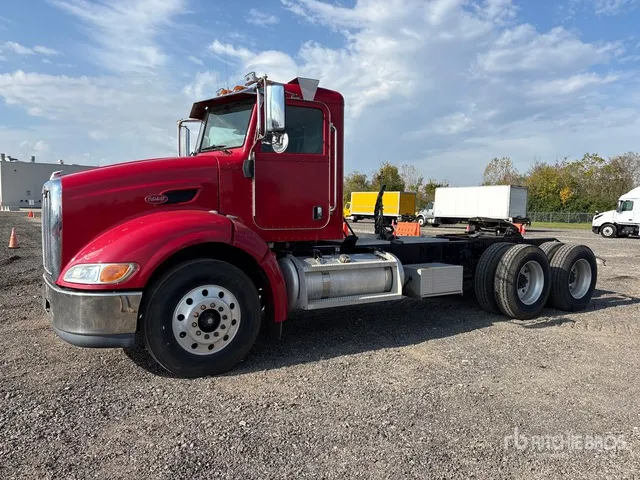 2009 Peterbilt 384 6x4 T/A Sleeper Truck Tractor (Inoperable)