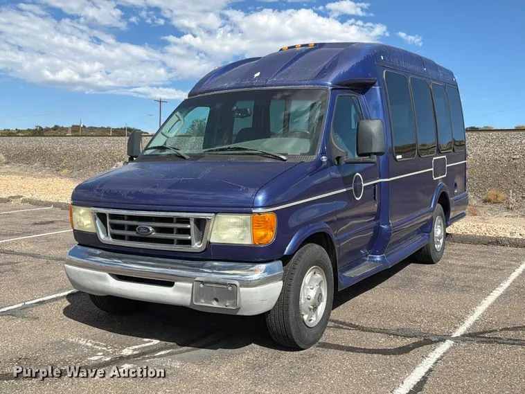2007 TURT E350 shuttle bus