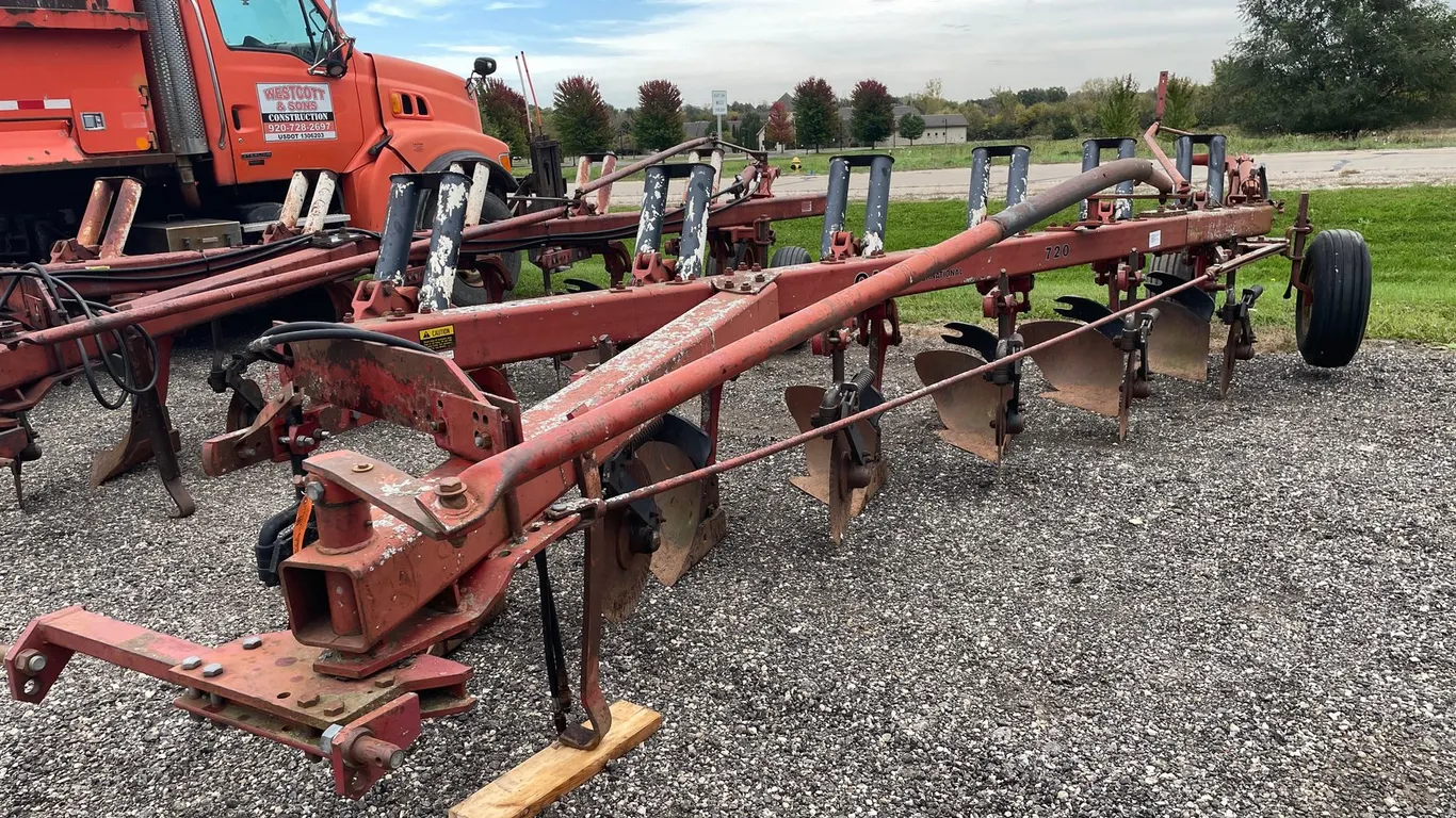Case IH 6-Bottom Plow