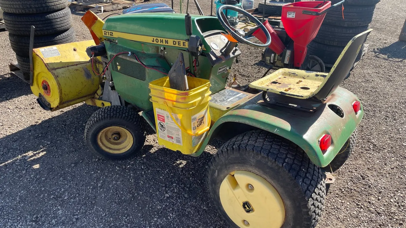 John Deere 212 Tractor