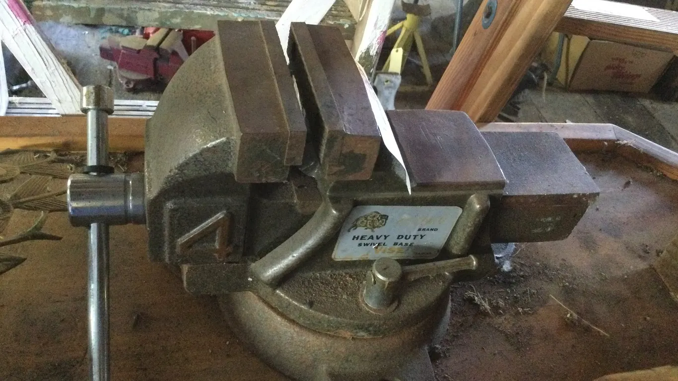 Swivel Base Vise