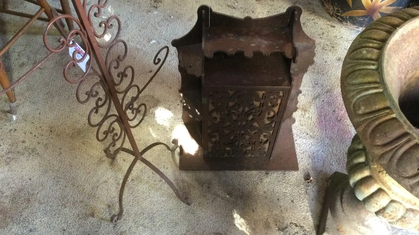 Ornament Metal Holder