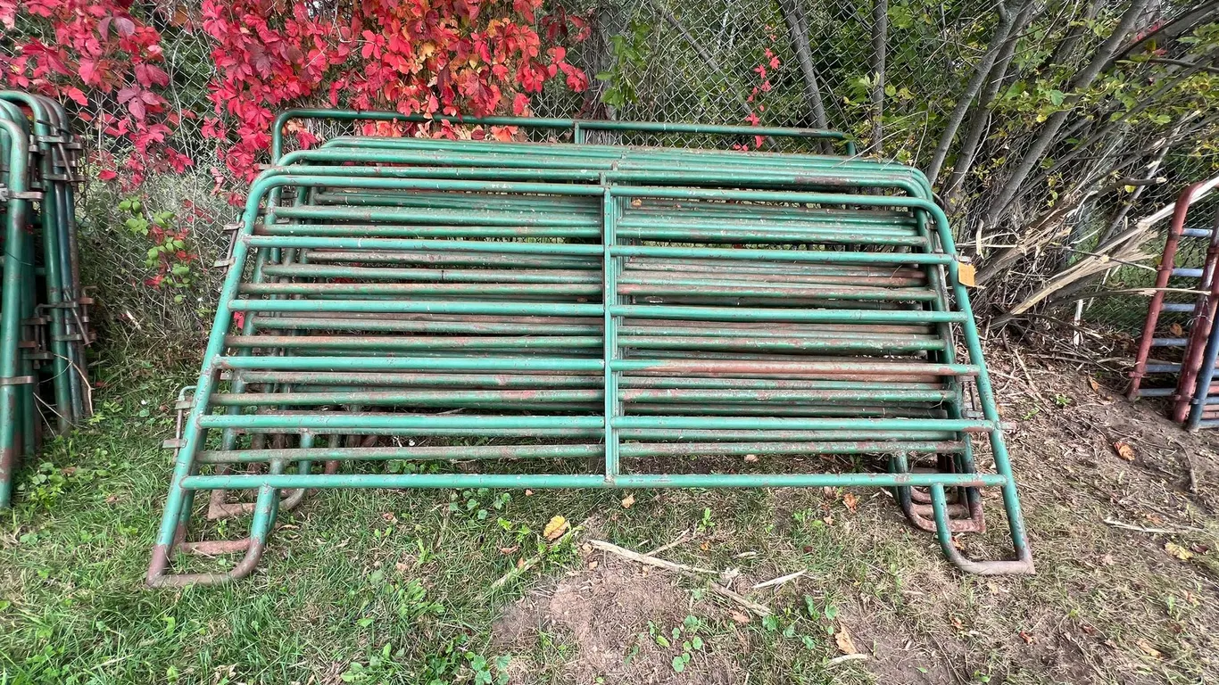 (8) 10' Gates
