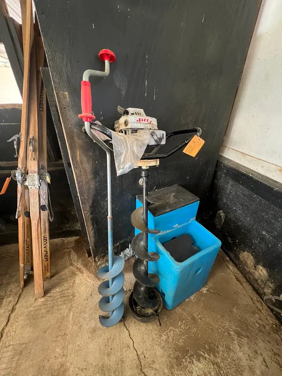 (1) Jiffy Ice Auger (1) Hand Ice Auger