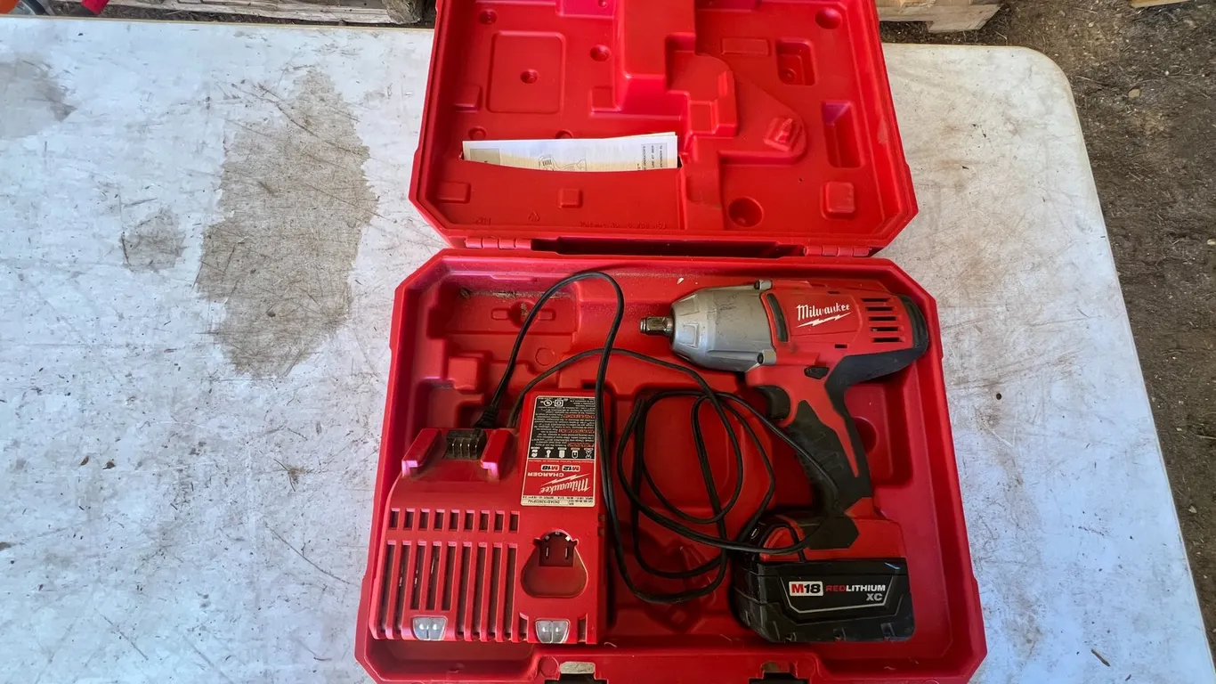 Milwaukee 18 V 1/2" Impact with M18 Battery and Charger