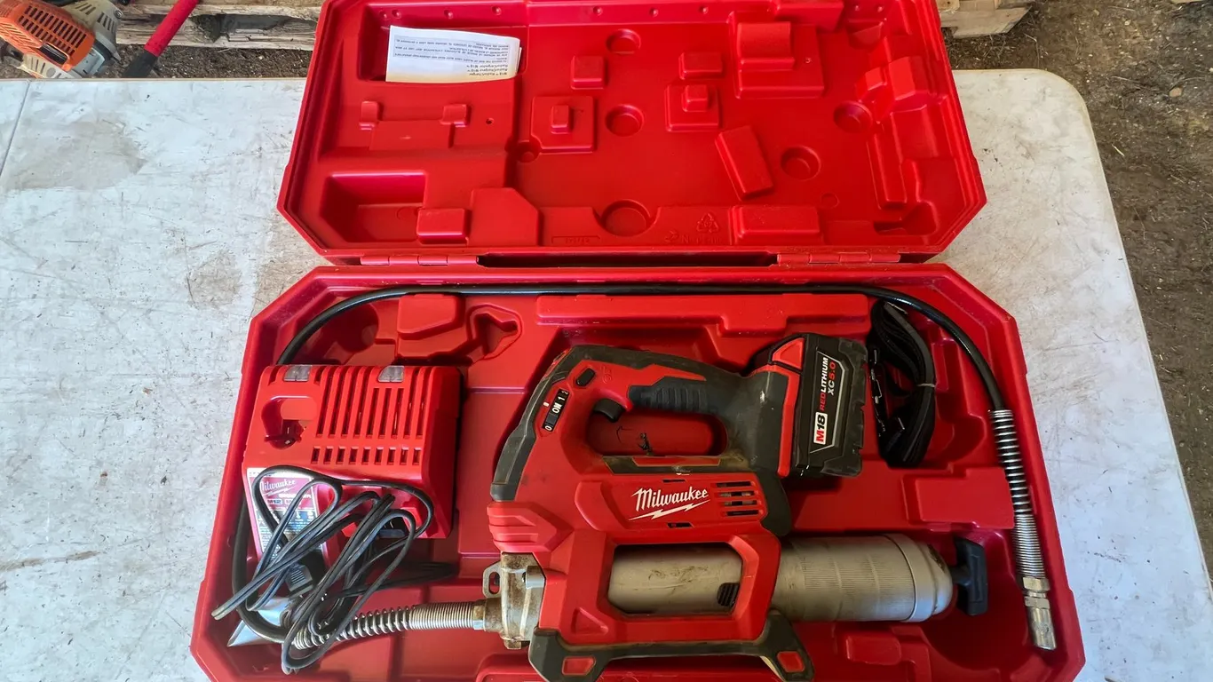 Milwaukee 18 V Grease Gun, Charger, and M18 Battery