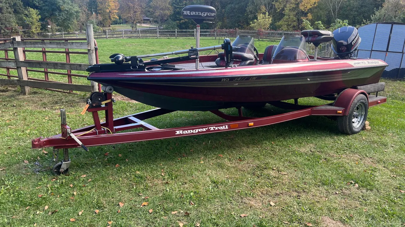 1995 SPORT R72 Ranger Boat with EVINRUDE 115 (Has WI Boat Title)