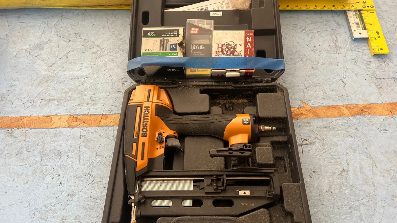 Bostitsh 16 Gauge Air Nailer