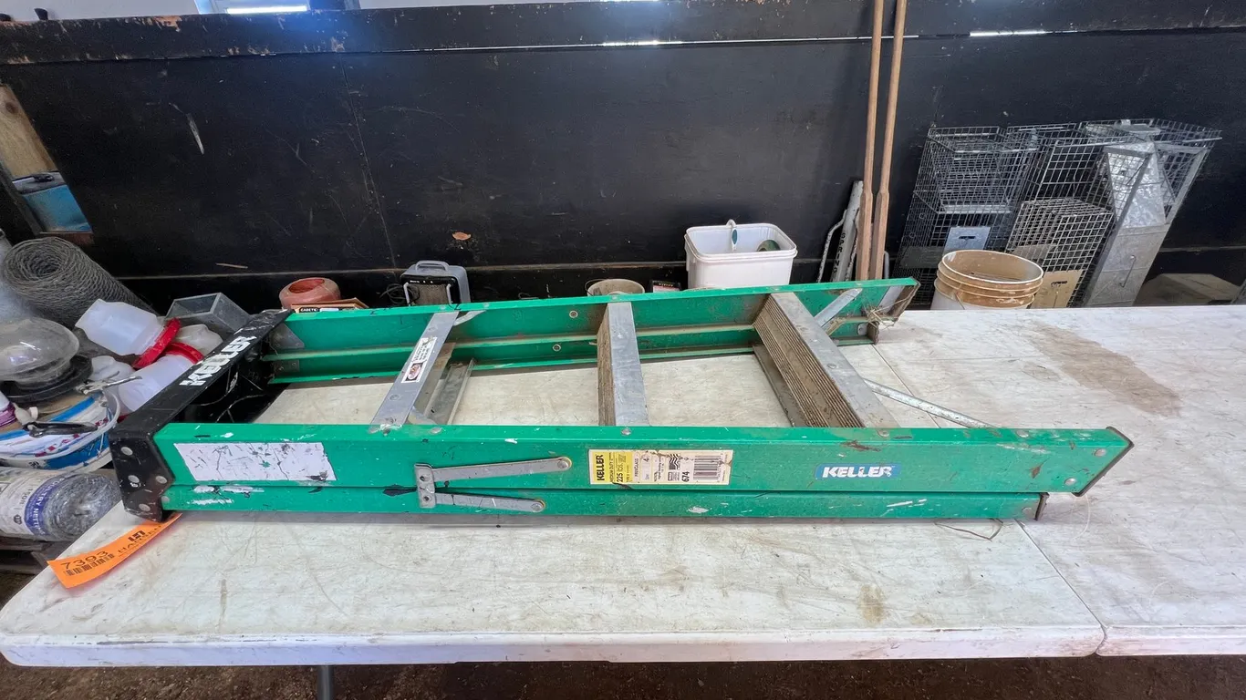 Keller 4' Step Ladder