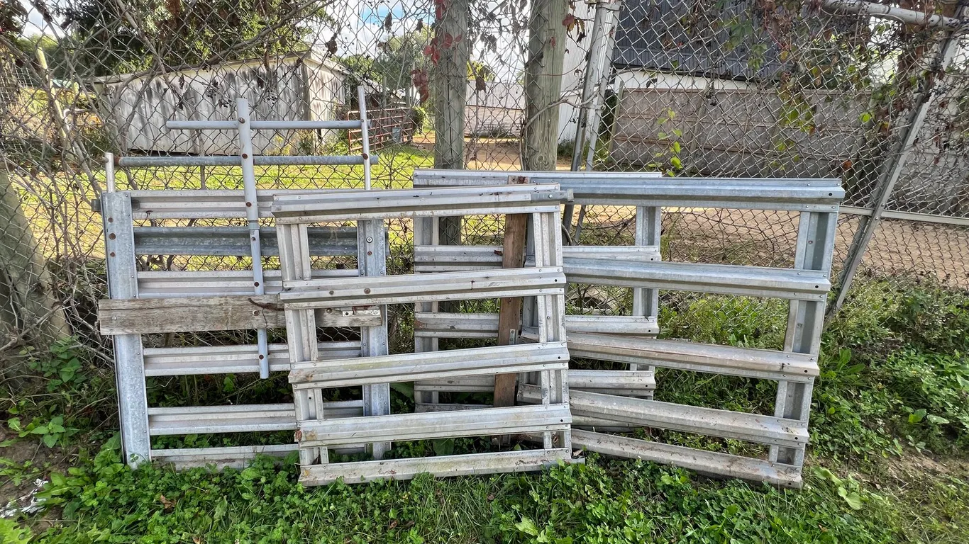 (4) Aluminum Gates