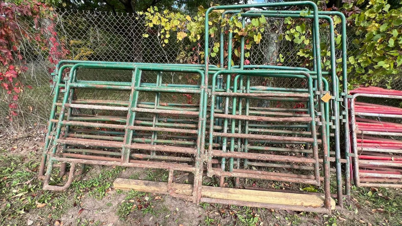 (4) Gates with 4' Walk-Through Panel
