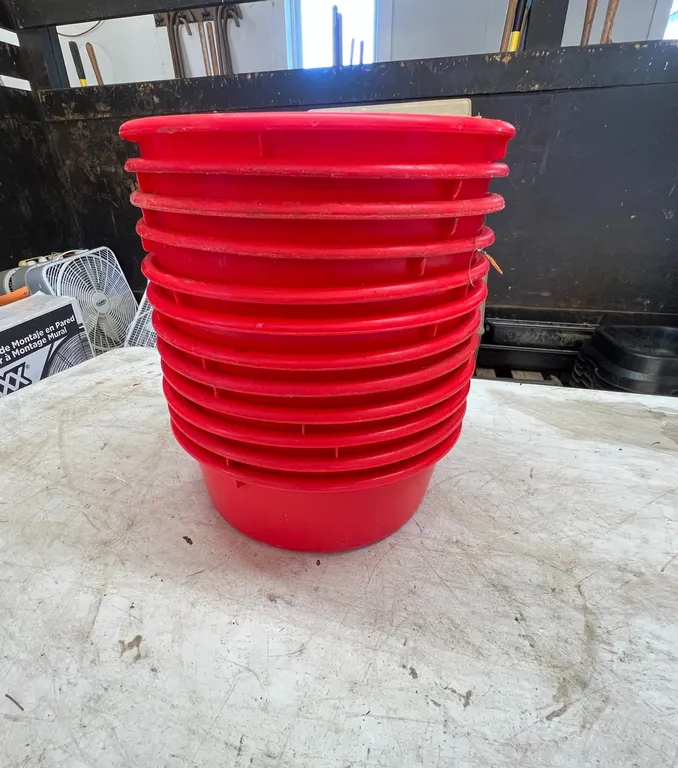 (12) Plastic Feed Dishes