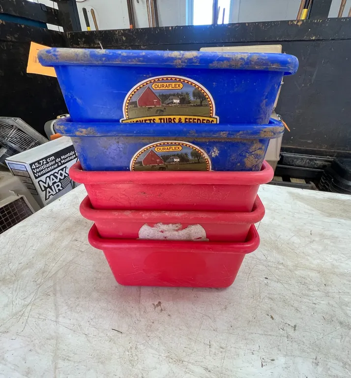 (5) Plastic Little Giant Hanging Feeders