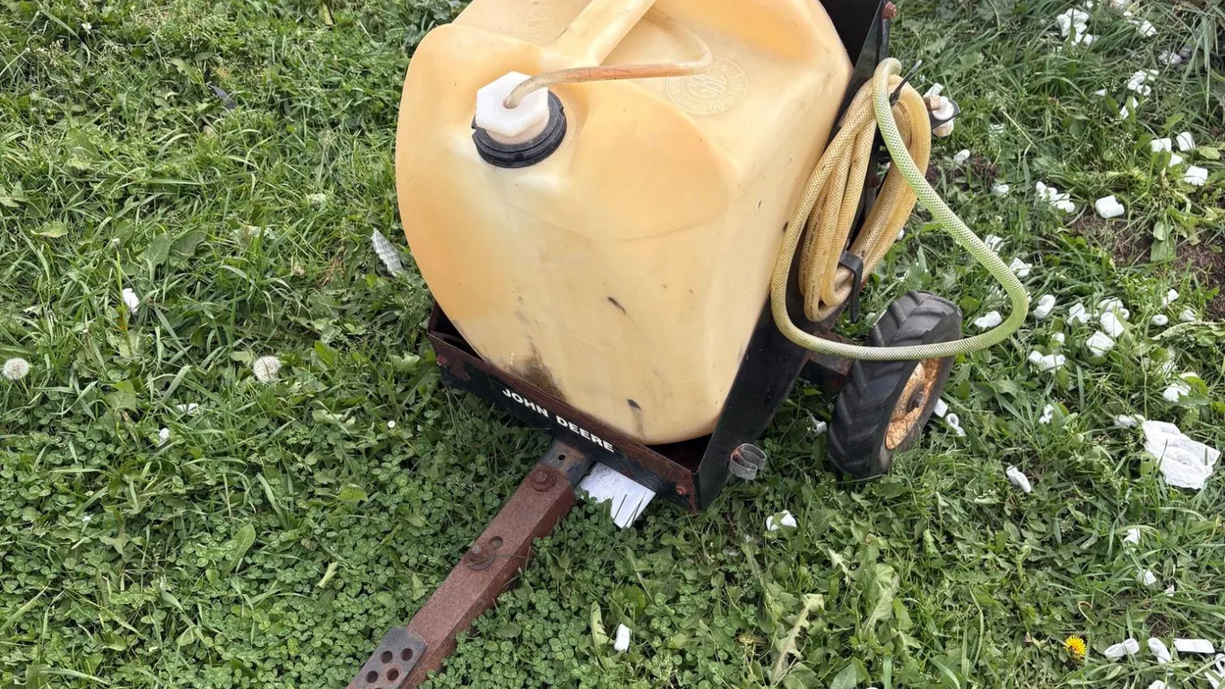 John Deere M015 gallon sprayer