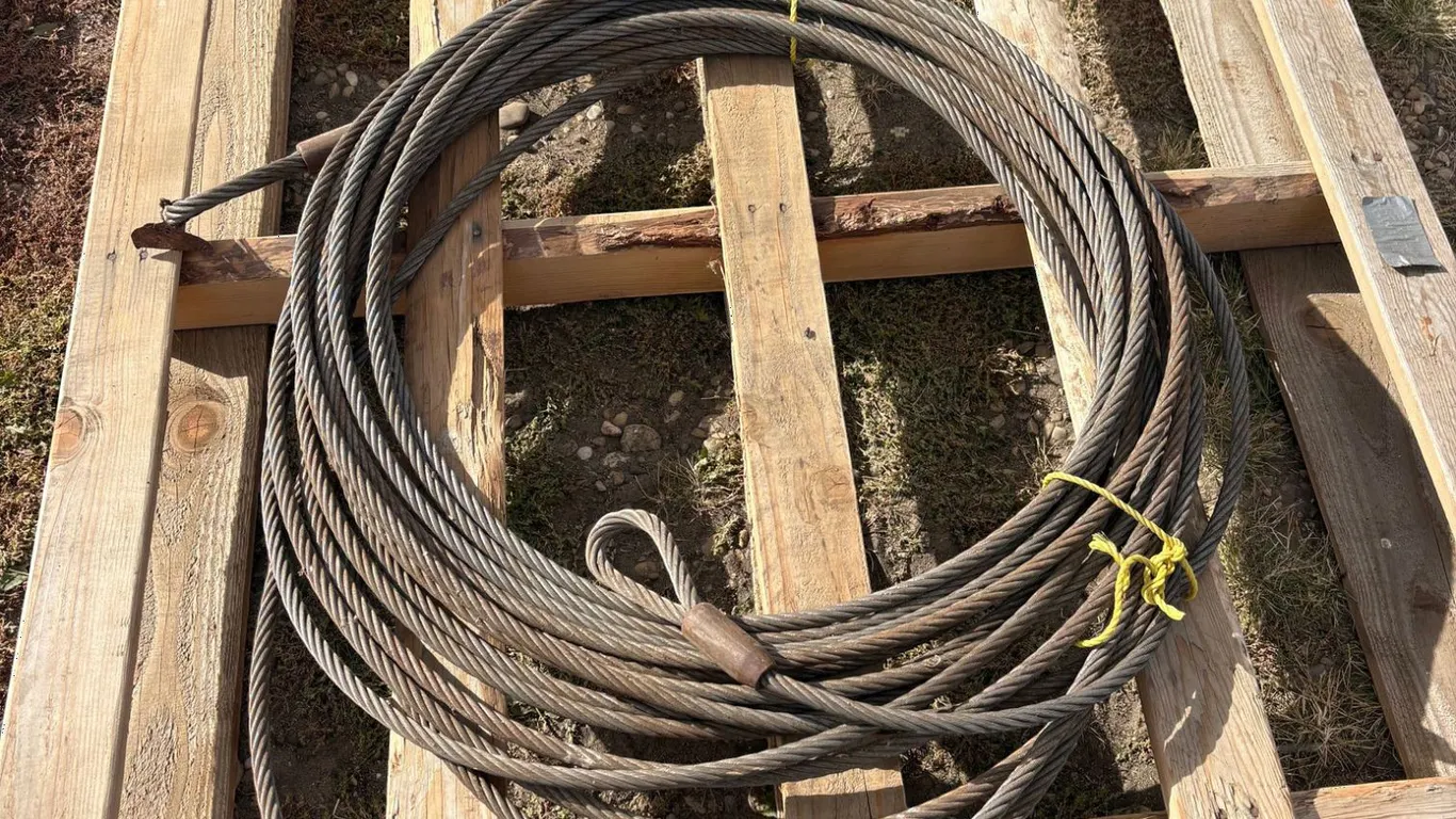Large Roll of 3/8 inch winch cable in new shape