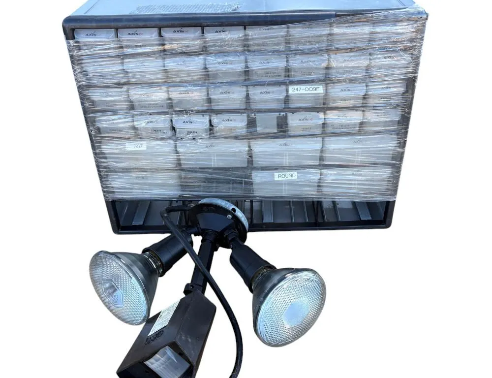 Plastic Bolt Shelf and Outdoor Motion Light