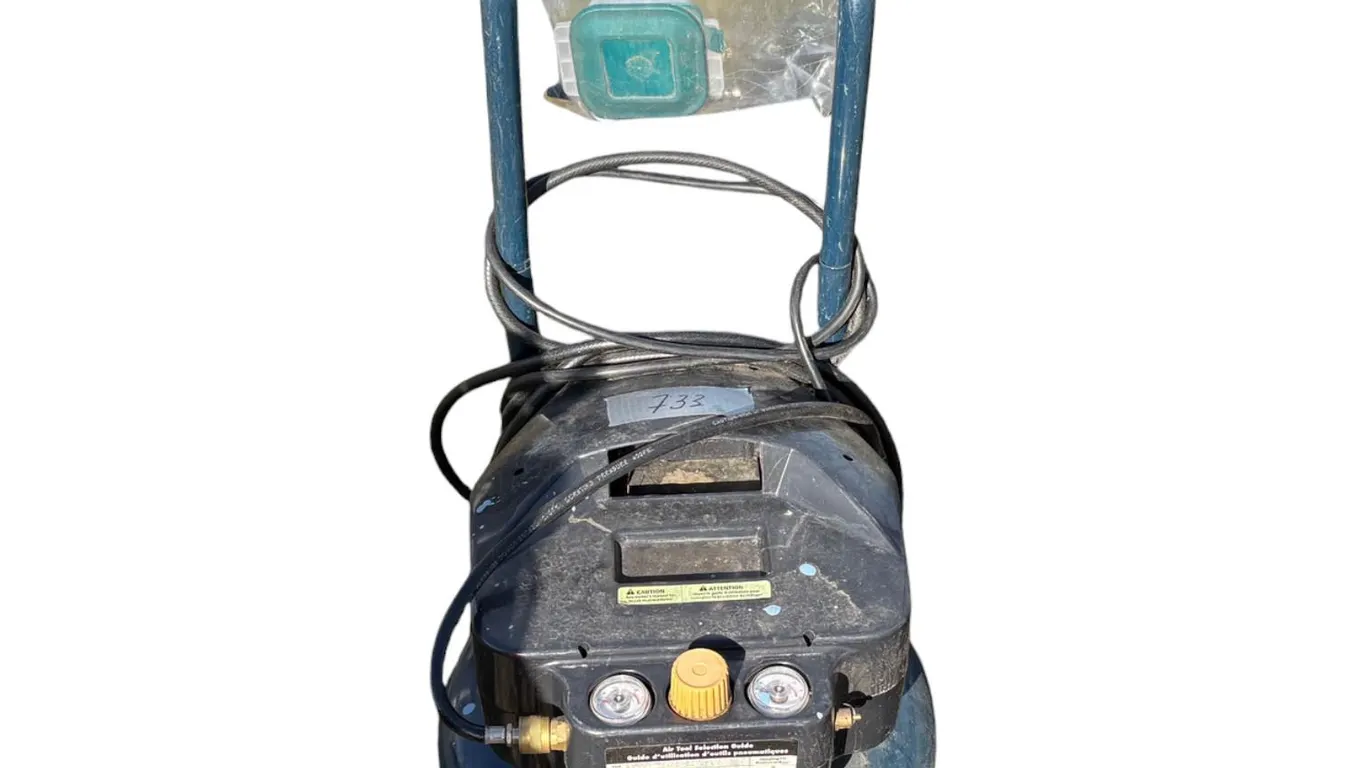 MasterCraft 6 gallon compressor