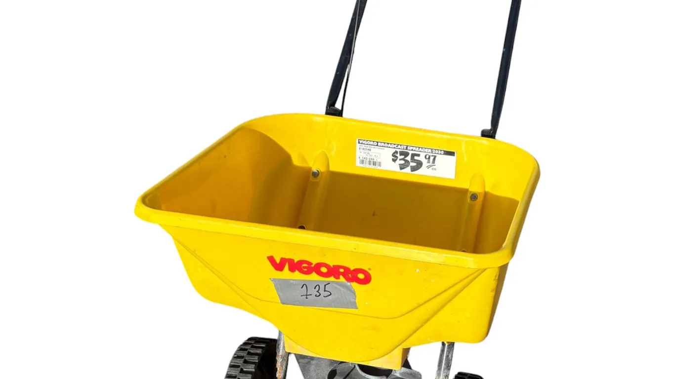 Vigoro Broadcast spreader model 2030